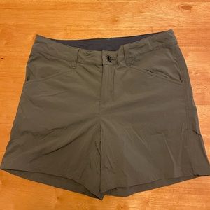 NWOT Patagonia Women’s 5” Quandary Shorts - Green - Size 2